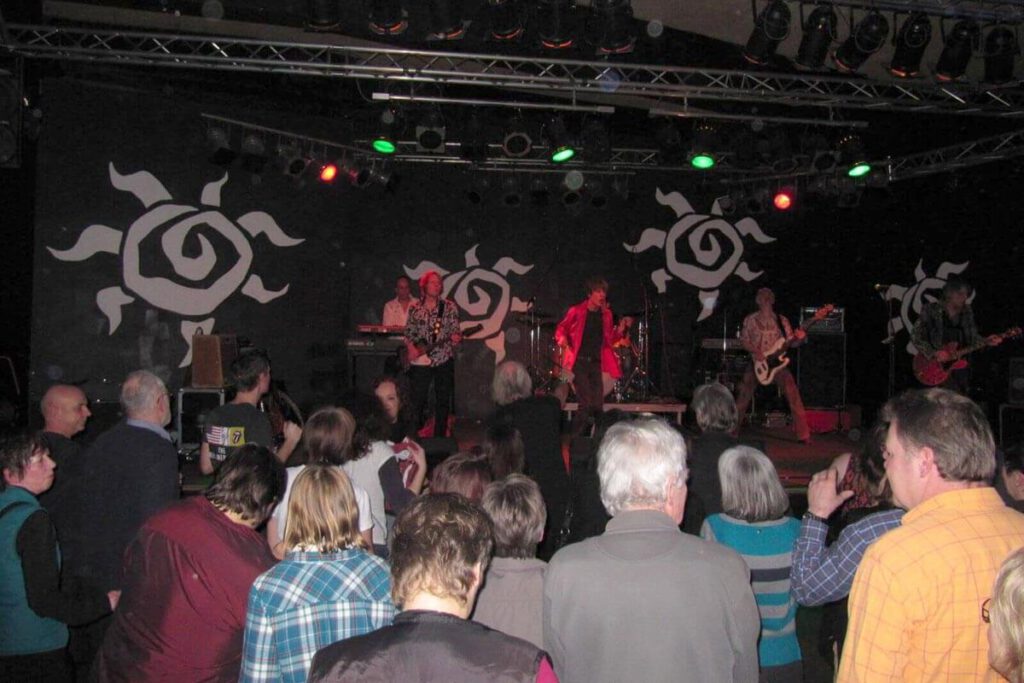 Vortrag mit Music-Act: Burkhard Hildebrandt (Travel Of Hope) in der Sumpfblume Hameln